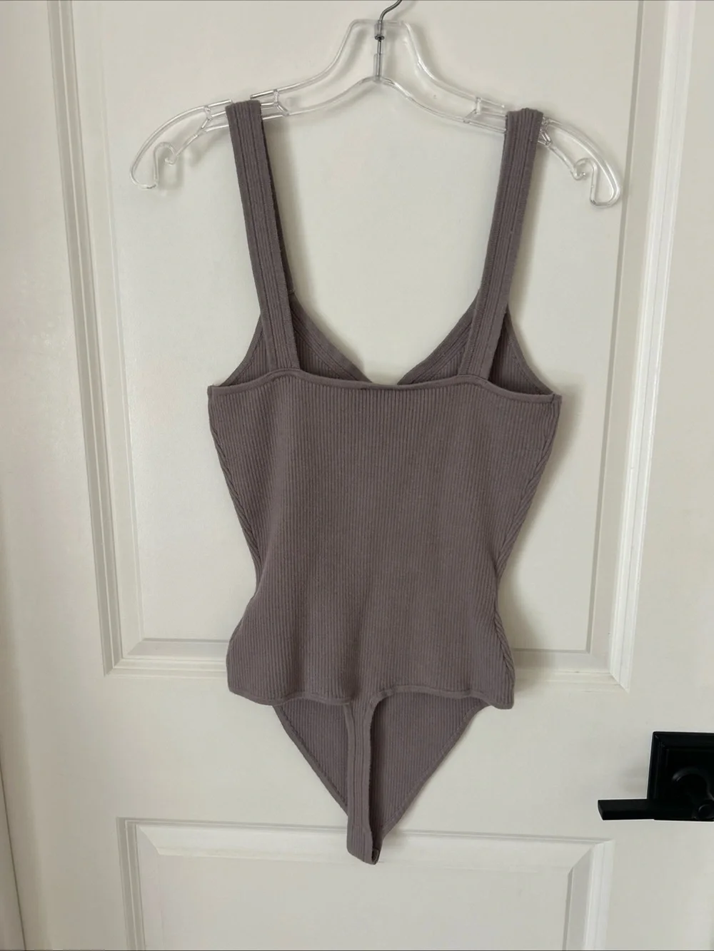 Abercrombie & Fitch Women’s Sz L Ribbed Knit Sleeveless V-Neck Bodysuit Mauve